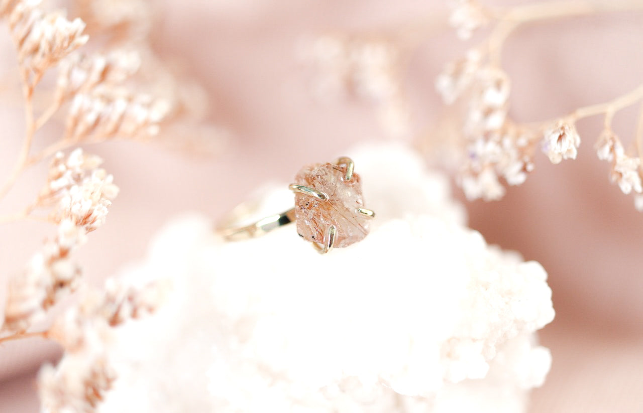 Rutielkwarts ruw gouden ring