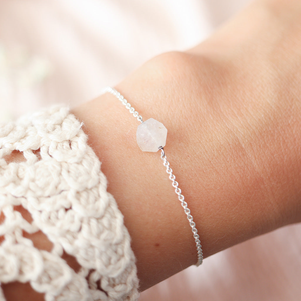 Maansteen ruwe steen wit, zilveren armband
