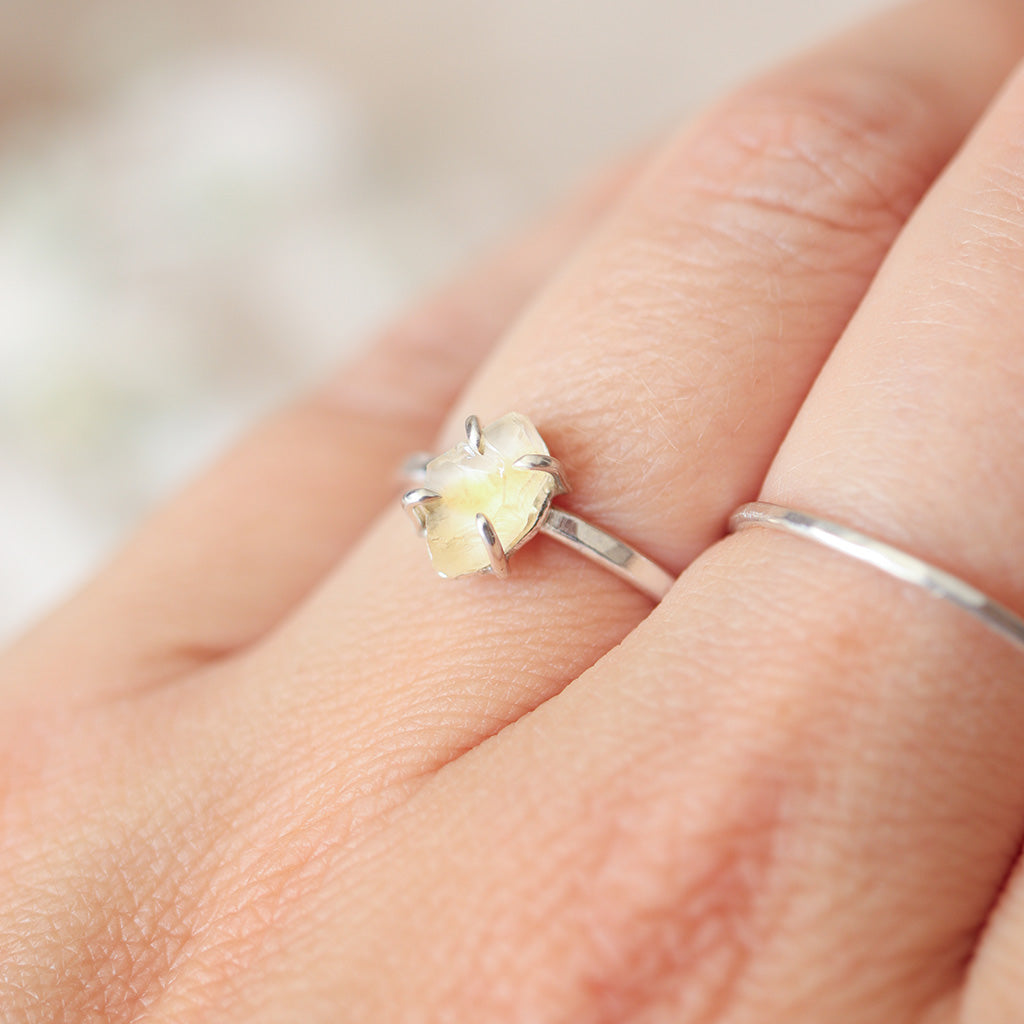 Ruwe citrien edelsteen ring, geboortesteen november