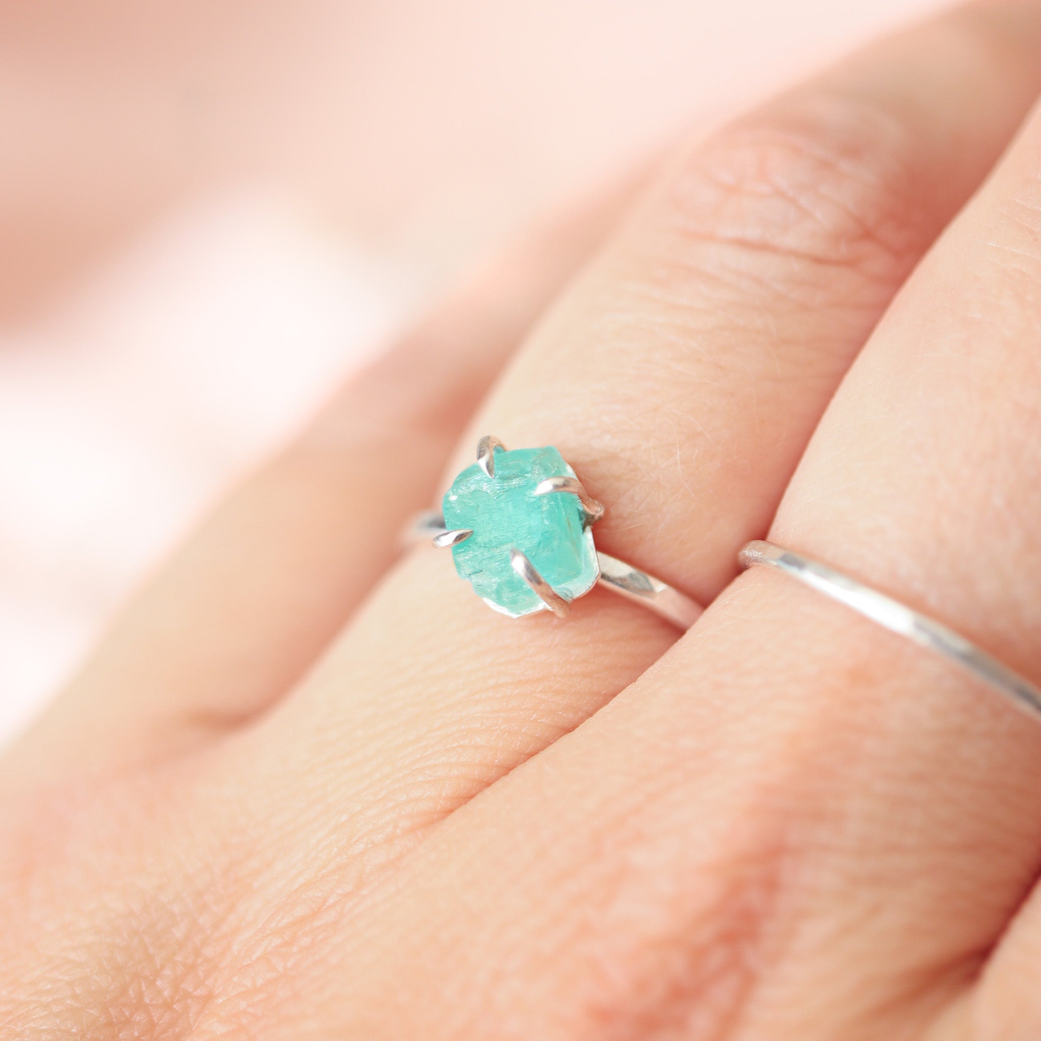 Smaragd Ruwe Ring zilver