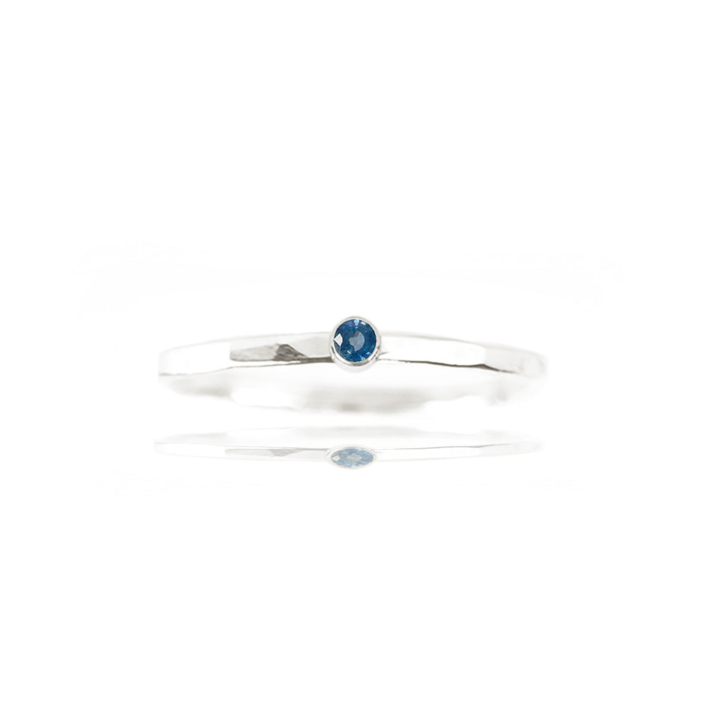 Blauwe Saffier ring zilver geboortesteen september
