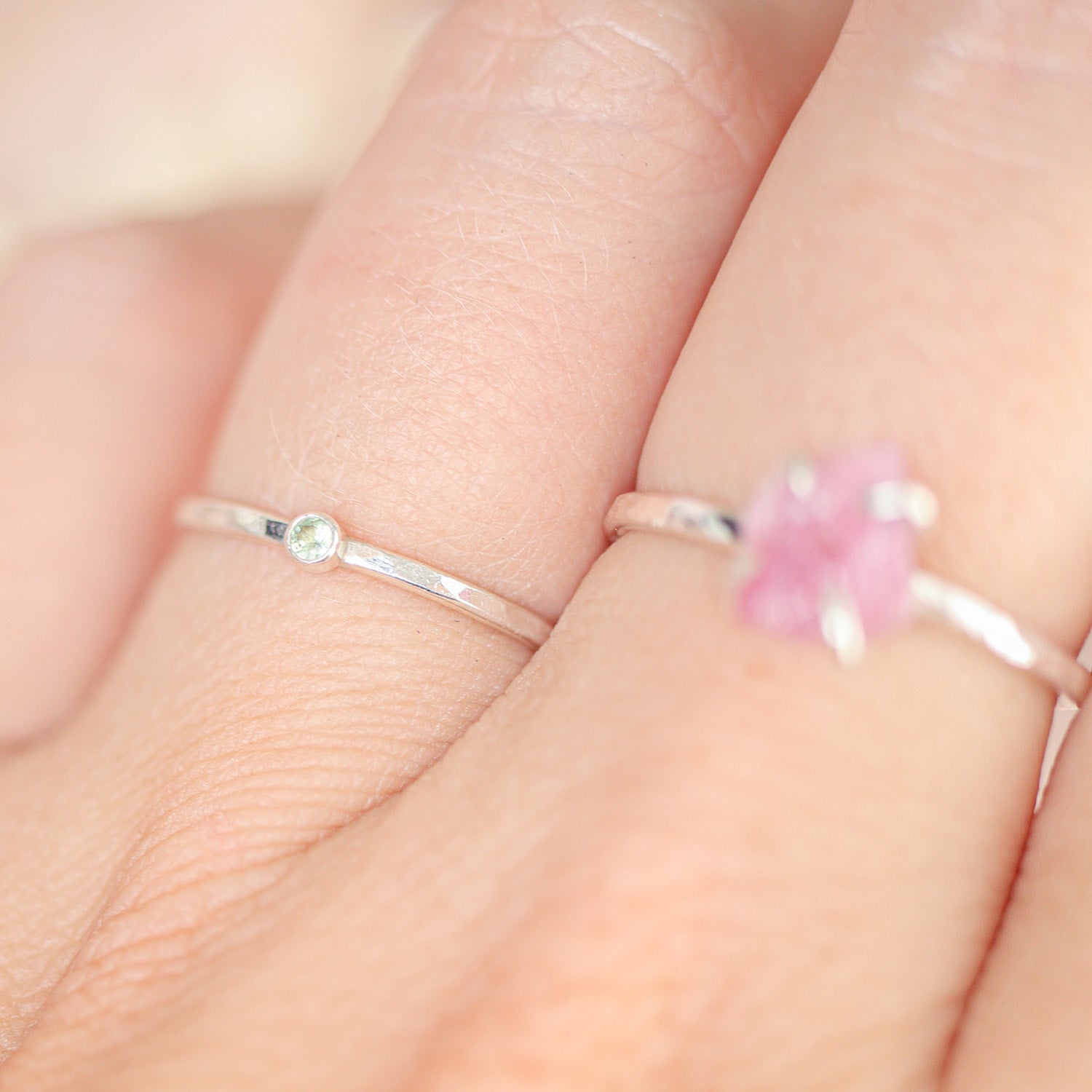 Saffier groen 2 mm zilver ring - geboortesteen september