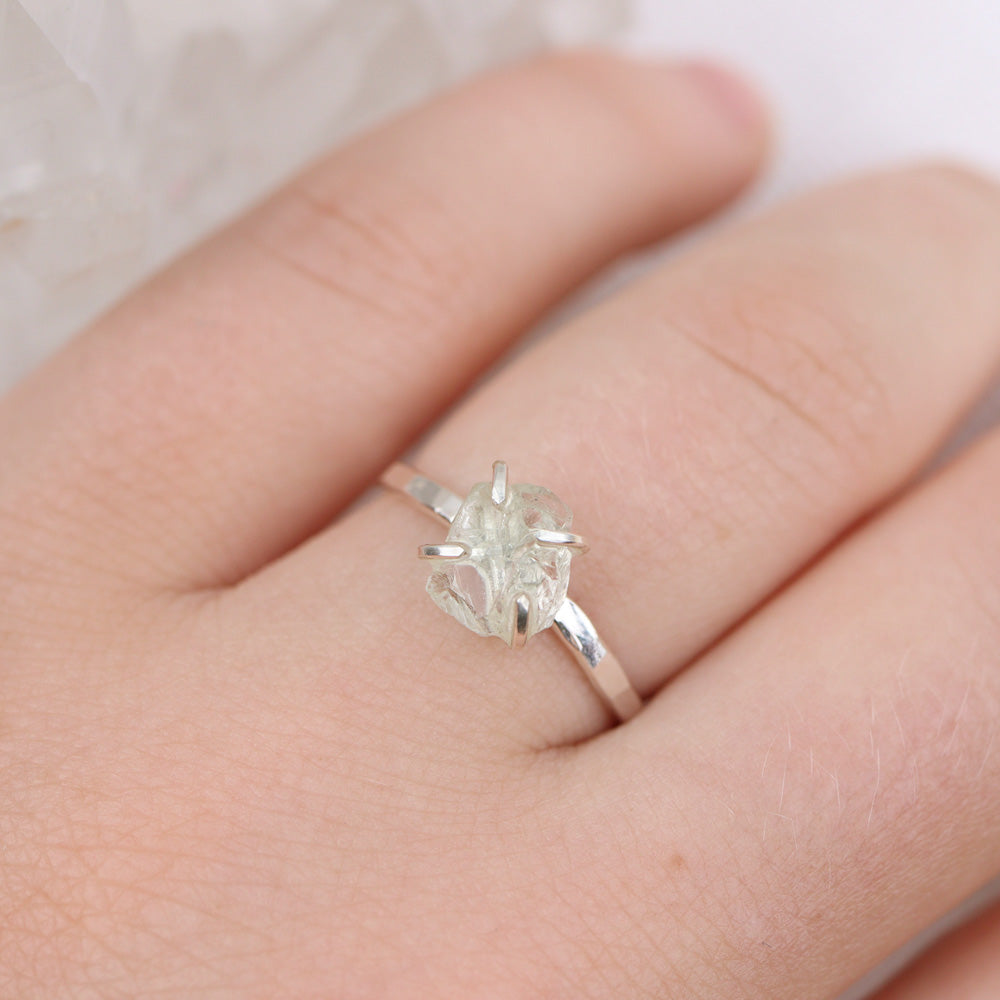 Prasioliet groen ruw ring zilver - geboortesteen ring februari