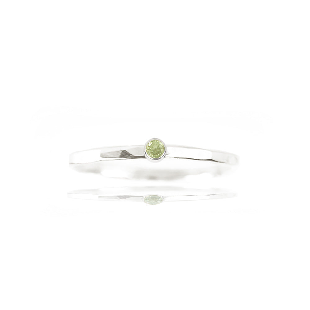 Peridoot ring zilver, geboortesteen ring augustus
