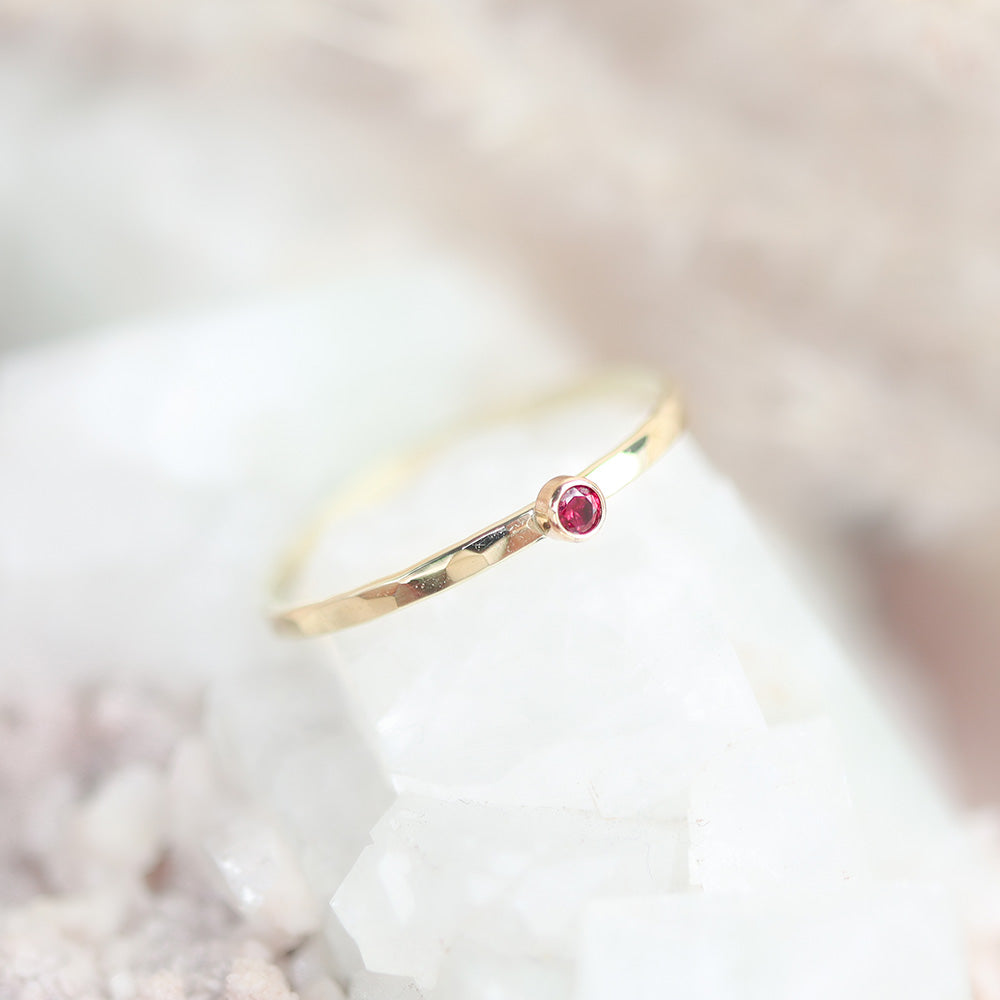 Geboortesteen ring juli - Robijn klein 14kt geelgouden ring