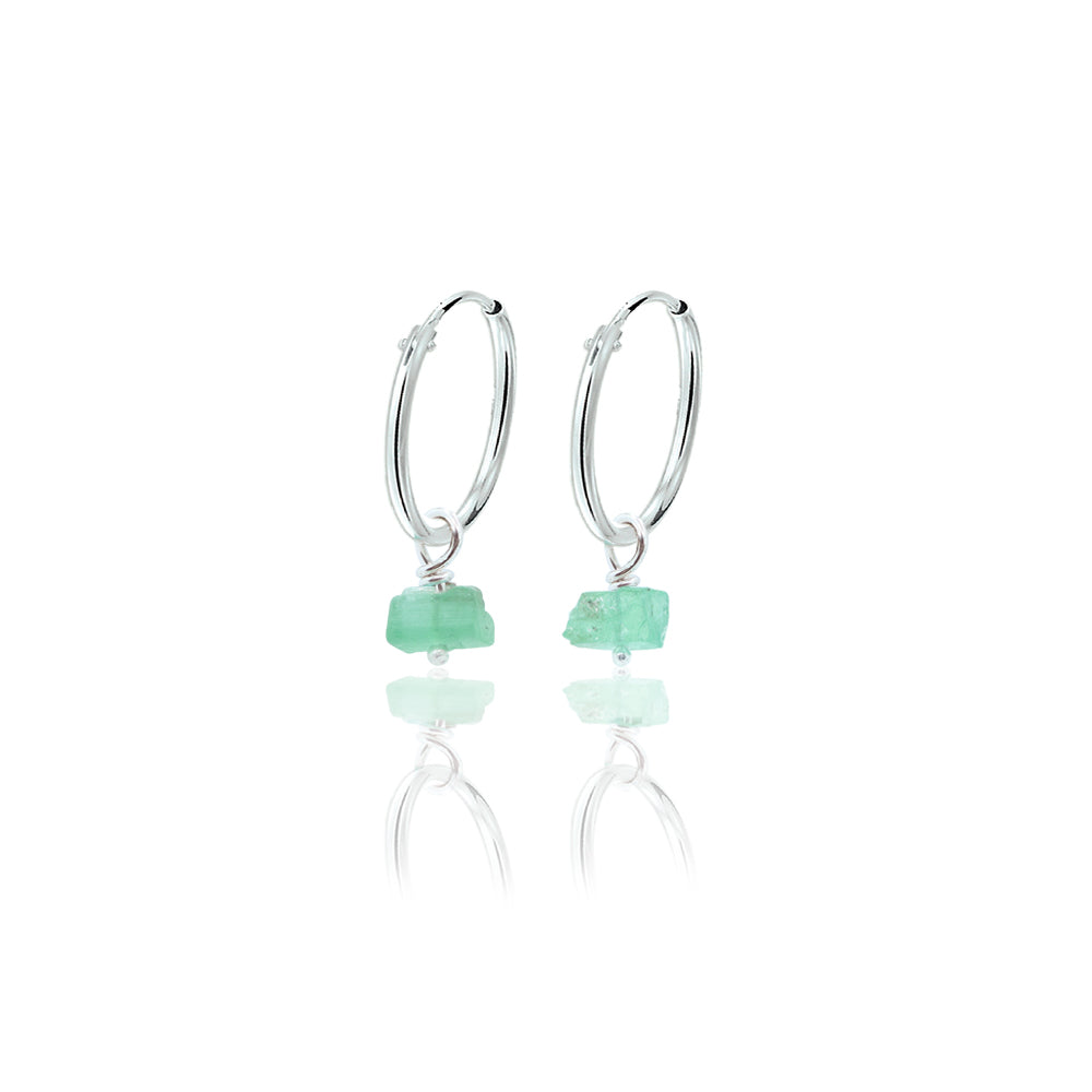 Smaragd ruw zilver oorbellen