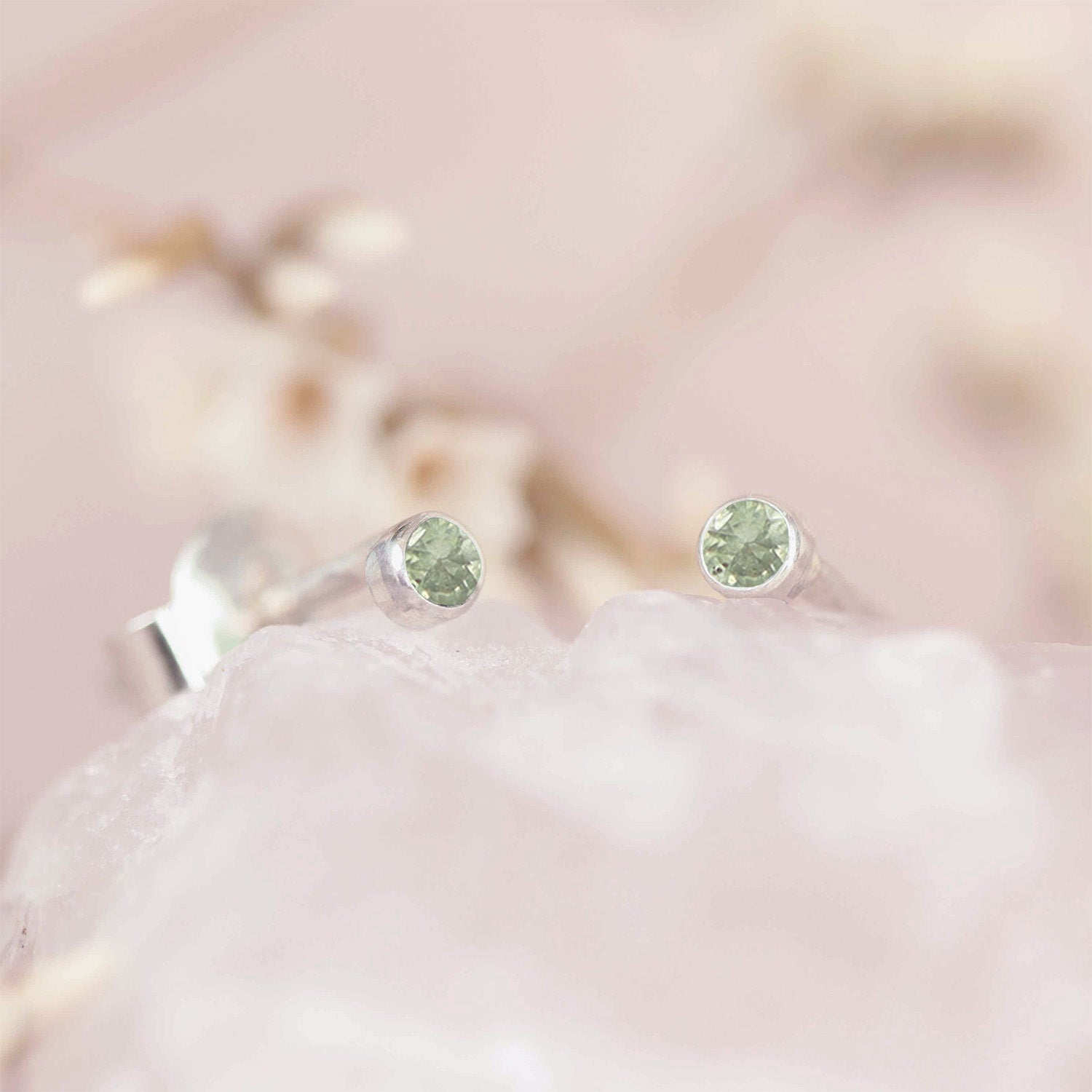 Groene Saffier oorbellen - geboortesteen september