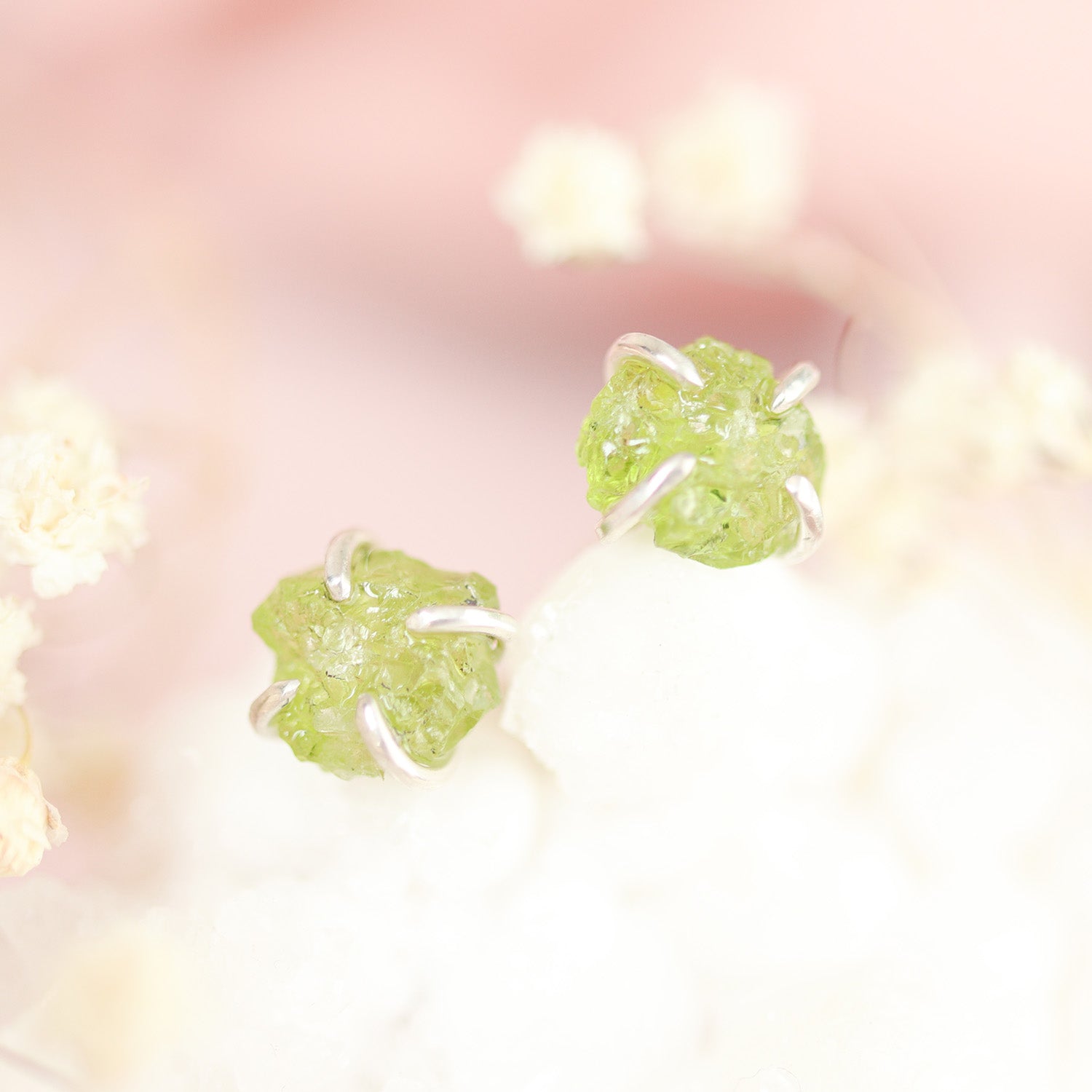 Ruwe Peridoot oorbellen zilver - geboortesteen augustus