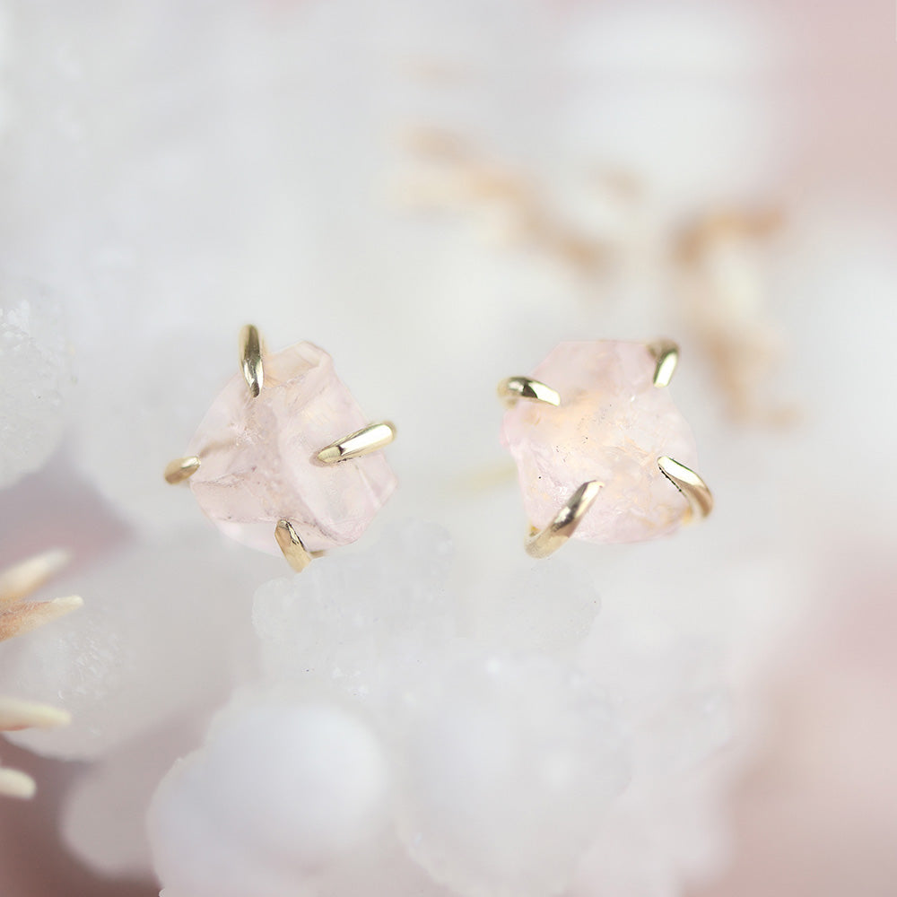 Rozekwarts Ruw Oorbellen 14kt goud