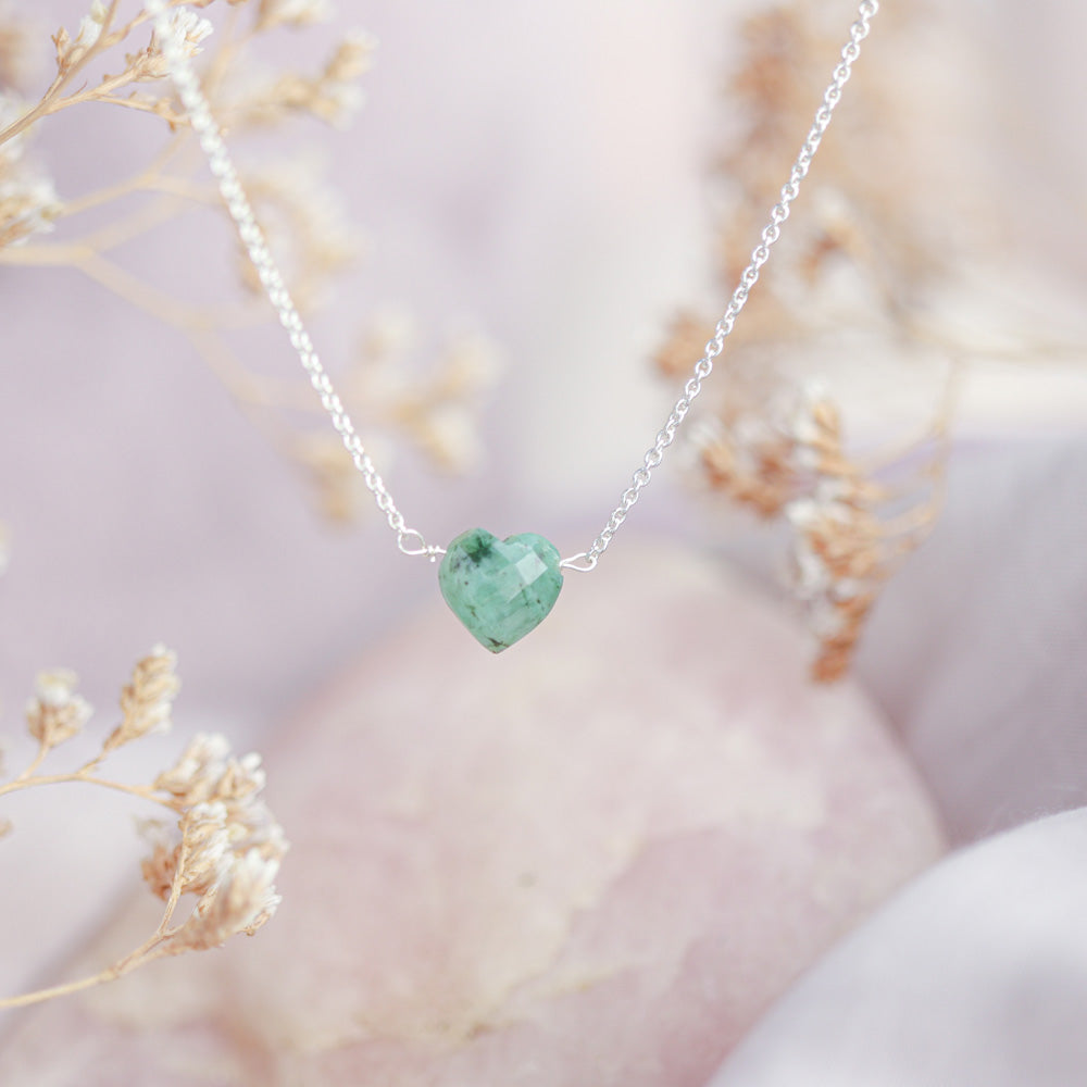 Smaragd ketting hart zilver geboortesteen mei