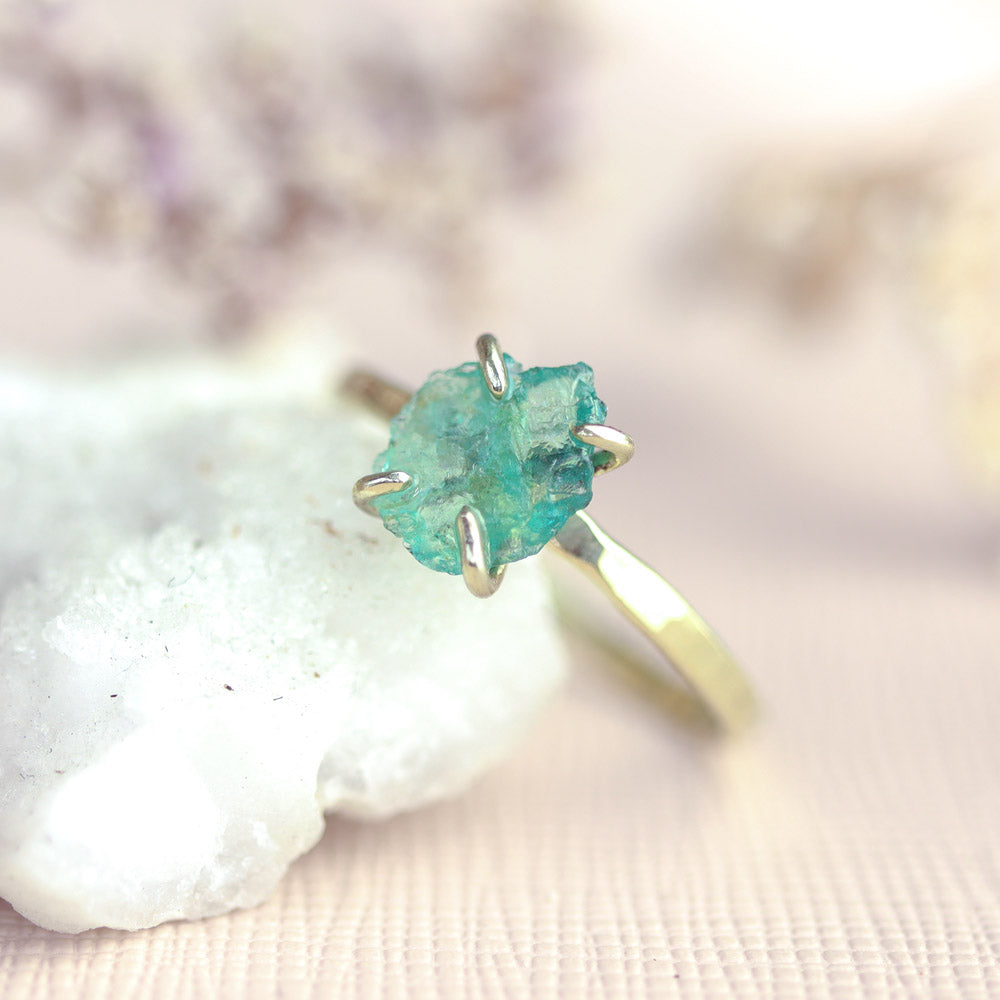 handgemaakte gouden smaragd ring