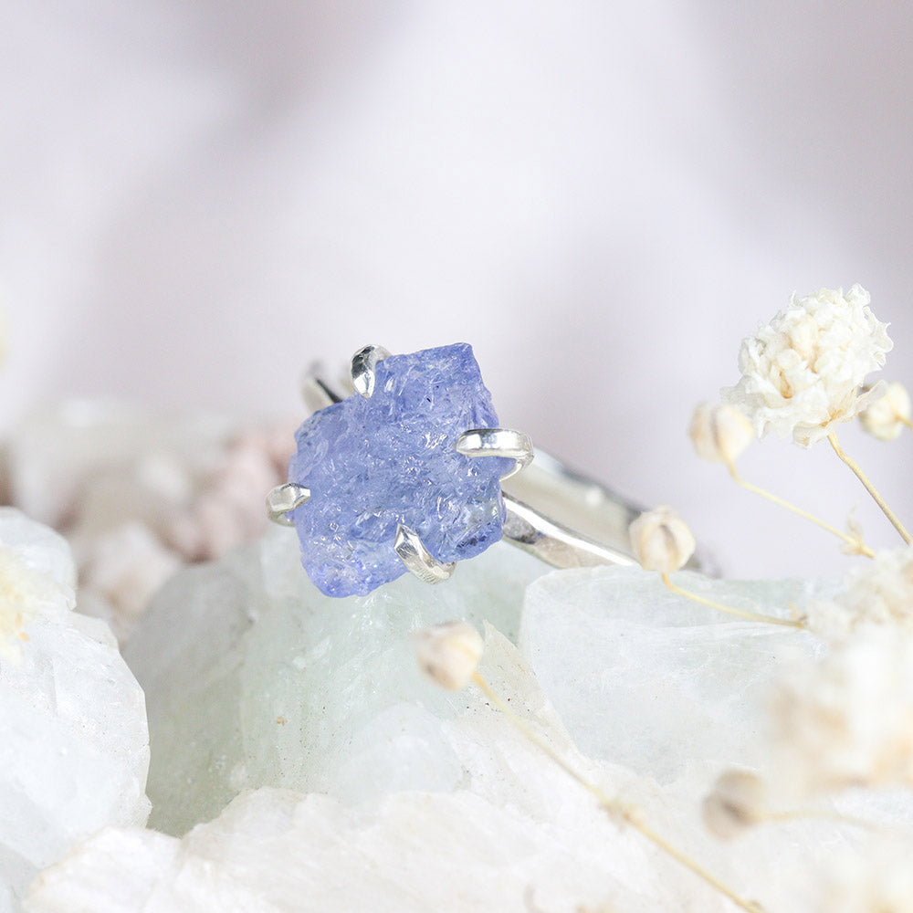 Blauwe Tanzaniet ring ruw
