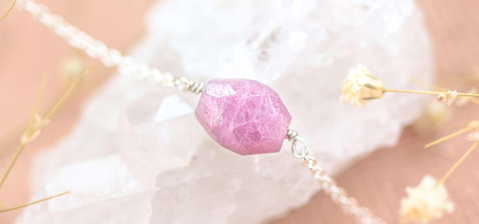 Roze saffier armband geboortesteen september