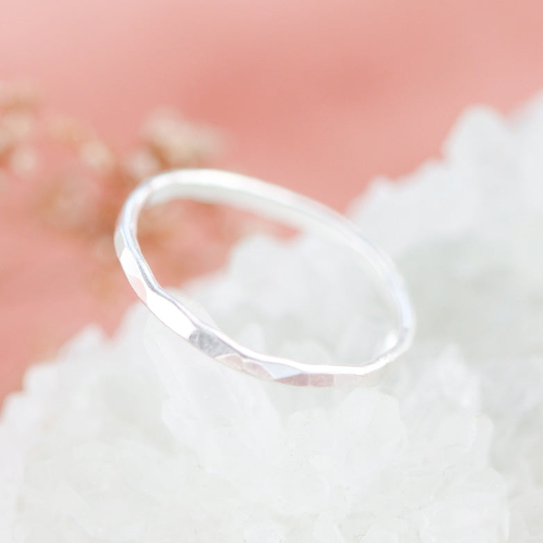 Custom order - Stack Ring 2 mm 14kt witgoud met gravure