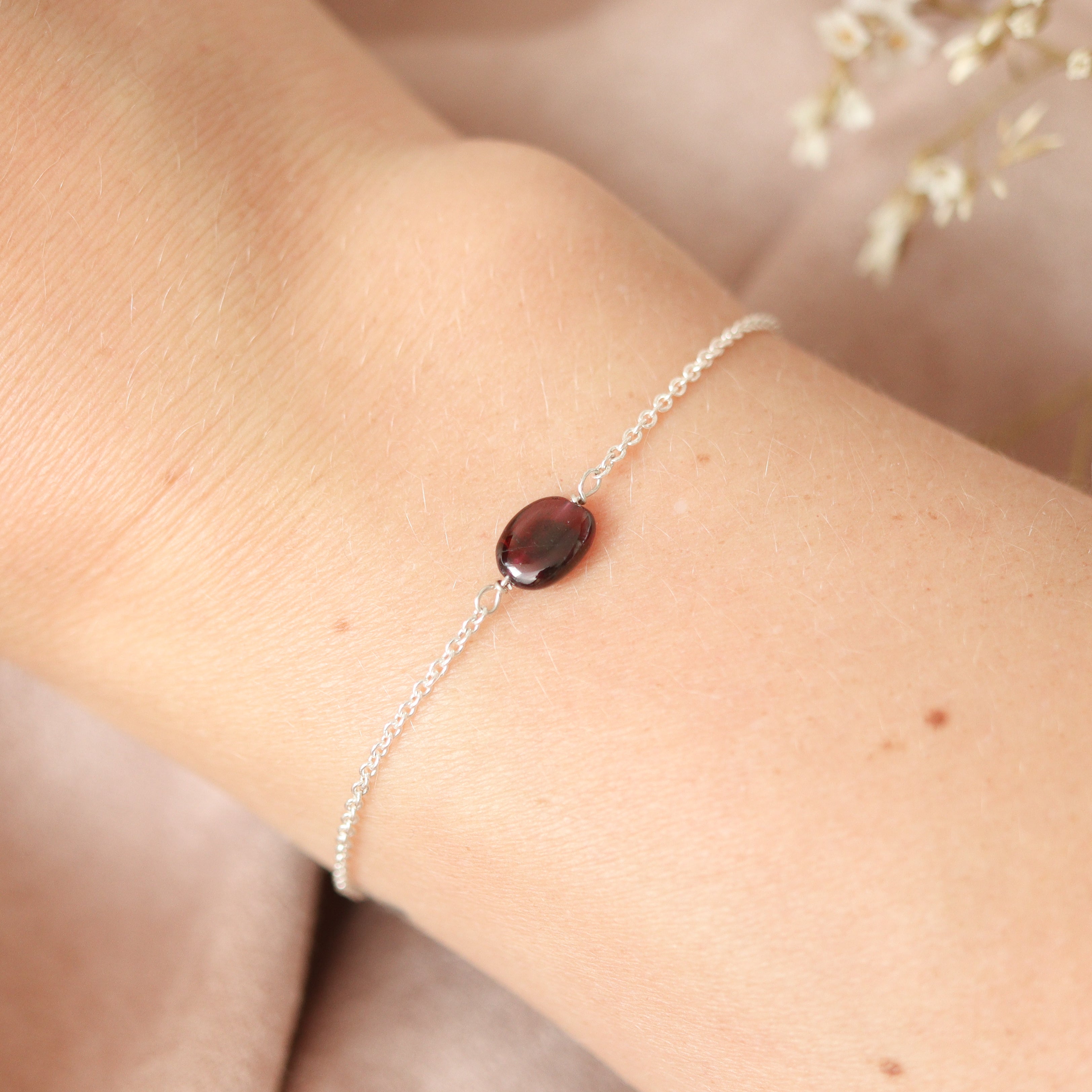 Granaat ovaal geslepen zilveren armband