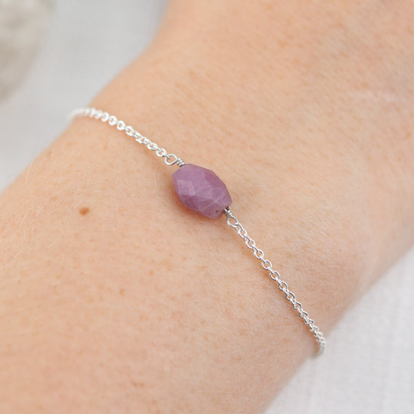 Roze geboortesteen september saffier 