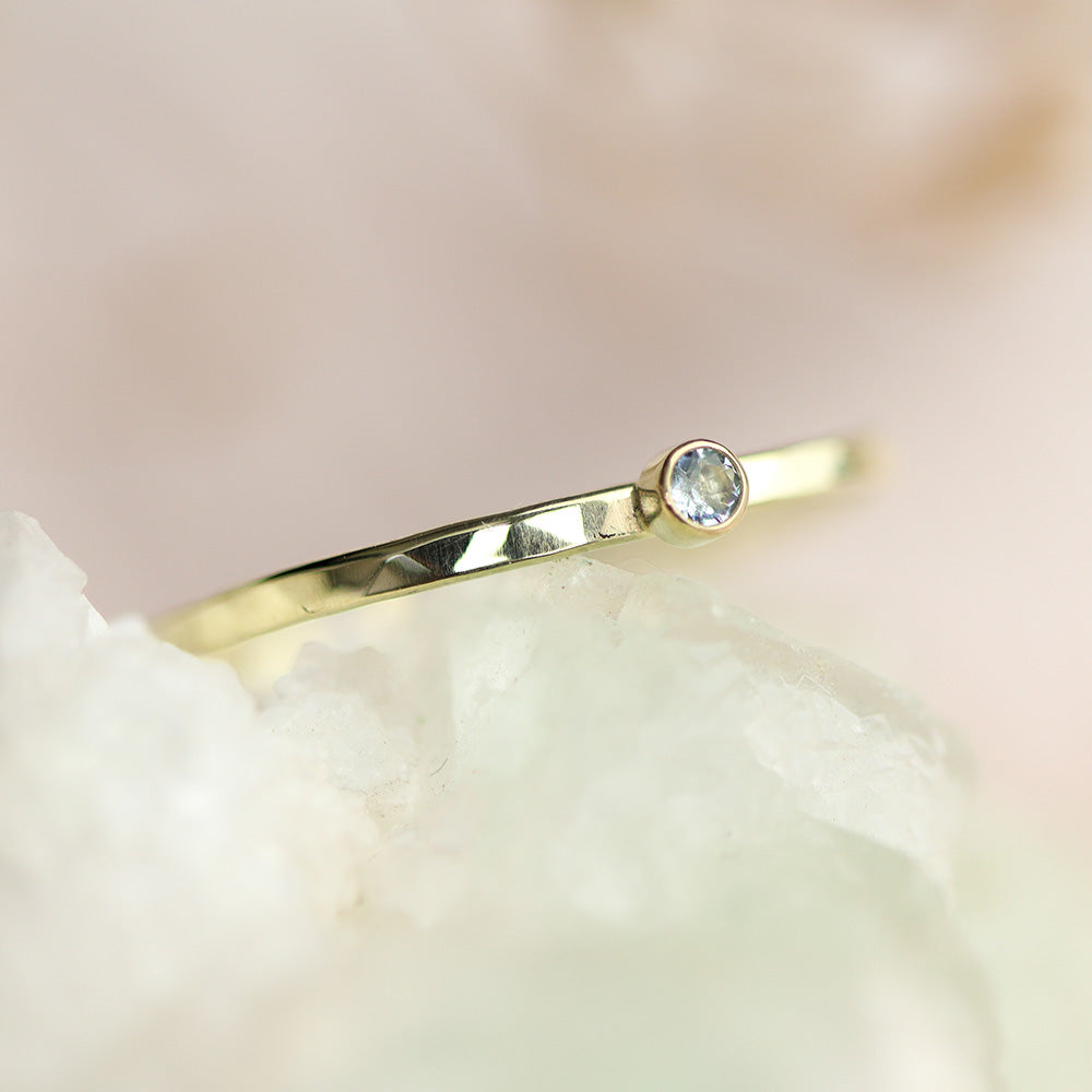 geboortesteen ring blauw 14kt goud handgemaakt aquamarijn ring