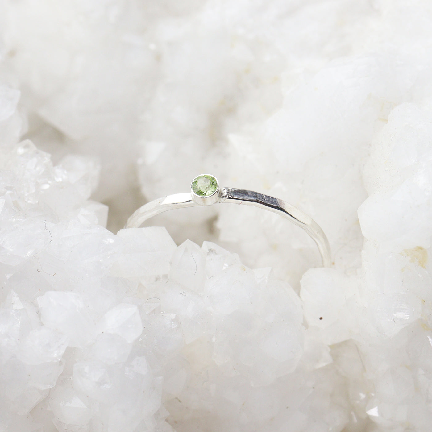 Peridoot ring zilver, groene edelstenen ring