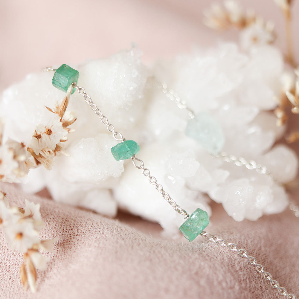 Smaragd armband ruwe edelstenen zilver, edelsteen van de liefde armband